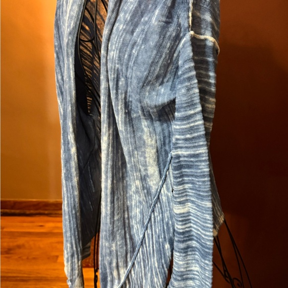 NIC+ZOE Blue and White Knit Top - Picture 4 of 8